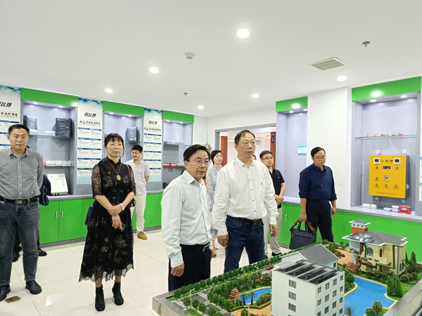 湖南省政协副主席、民建湖南省委会主委赖明勇莅临同乐城足球体育走访调研